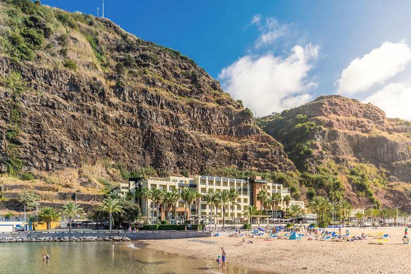 Calheta Beach Hotel in Madeira