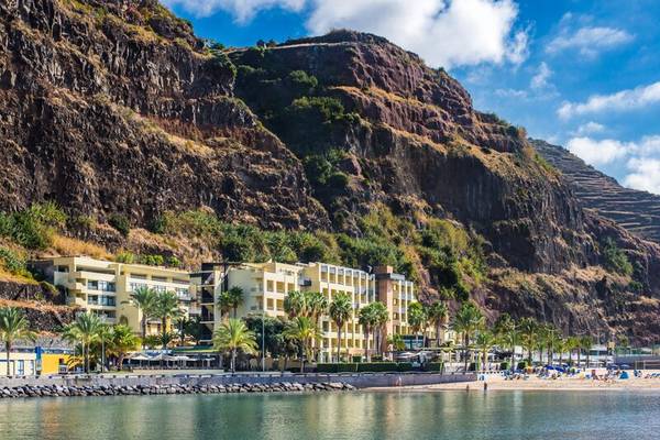 Calheta Beach Hotel in Madeira